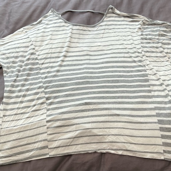 Women’s BKE top cream and grey. Keyhole and crisscross design on back. - Picture 3 of 5